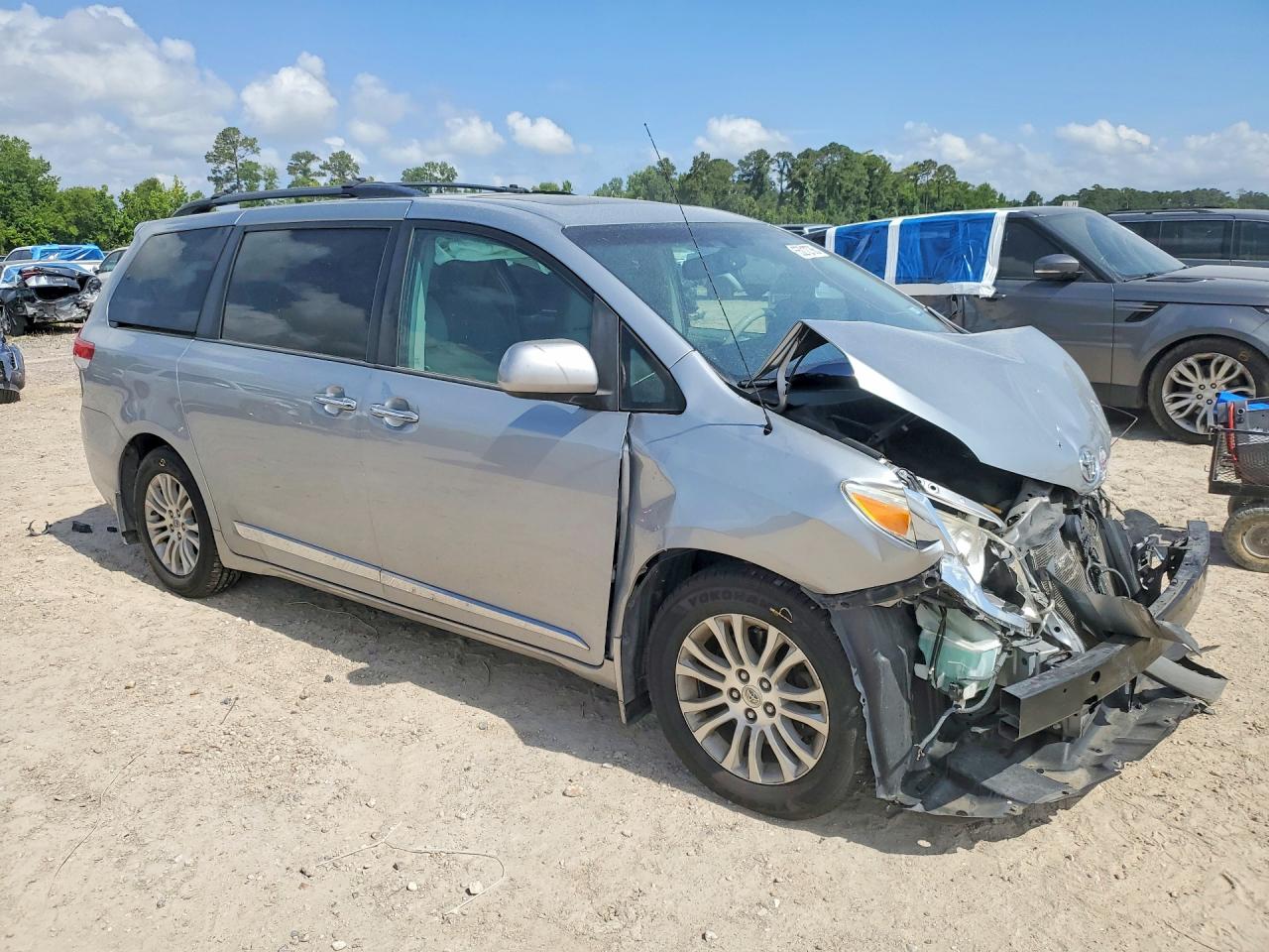 2014 TOYOTA SIENNA XLE 8-PASSENGER photo 7