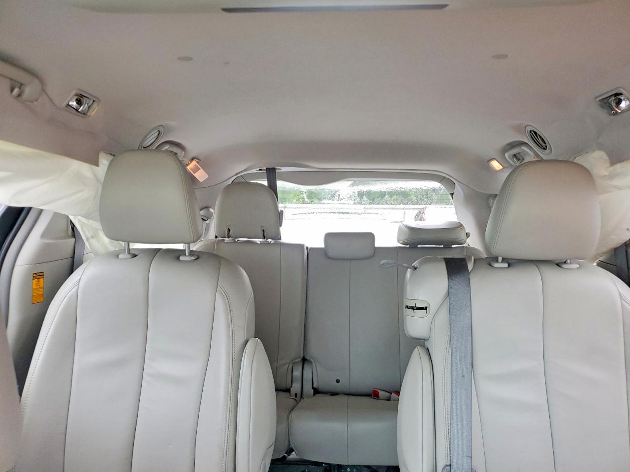 2014 TOYOTA SIENNA XLE 8-PASSENGER photo 19