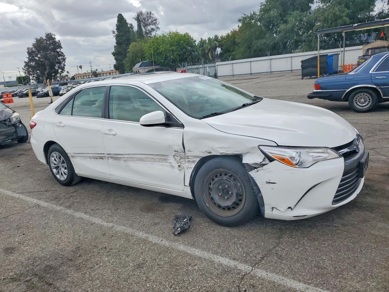 2017 TOYOTA CAMRY LE photo 10