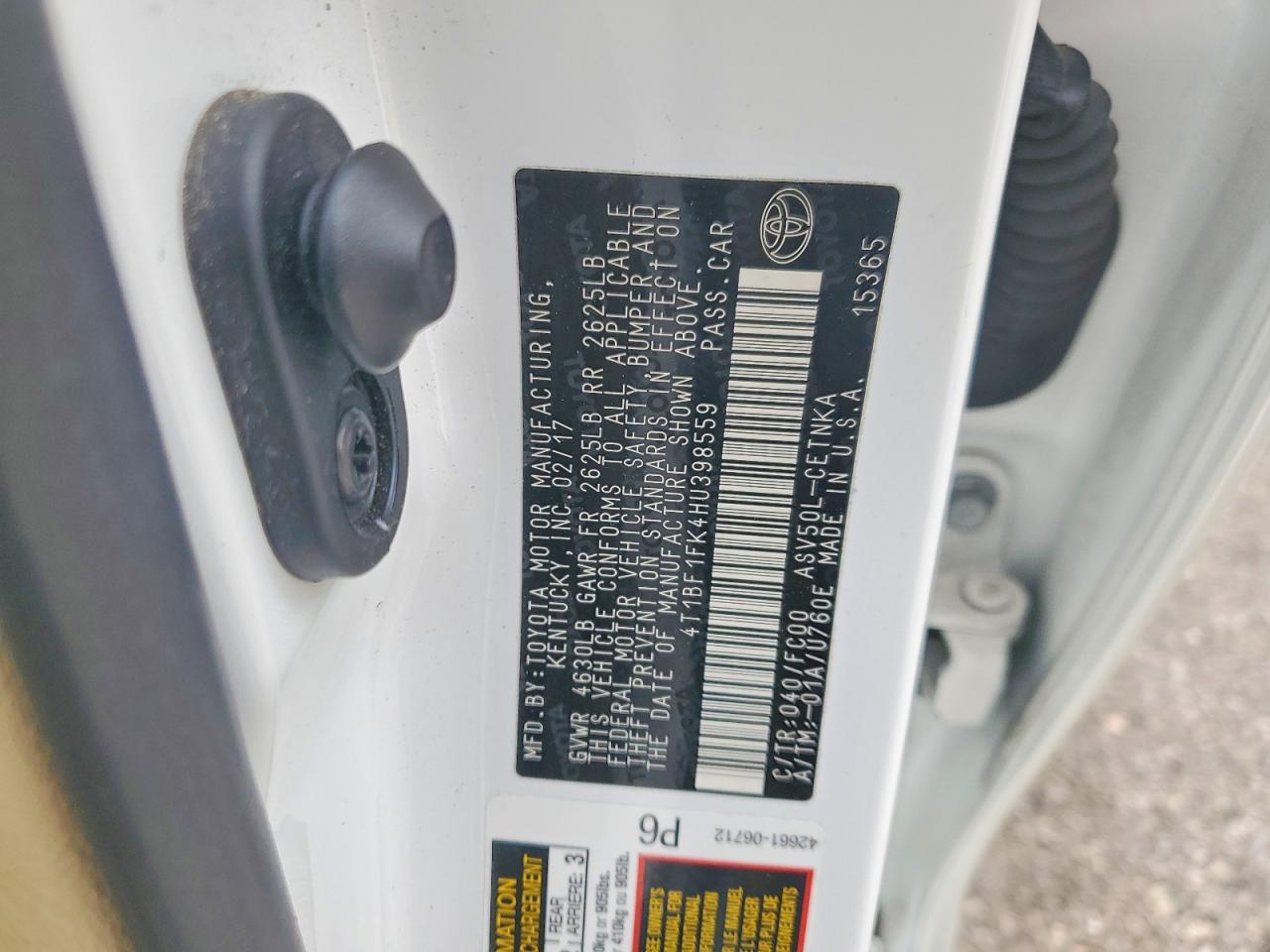 2017 TOYOTA CAMRY LE photo 34