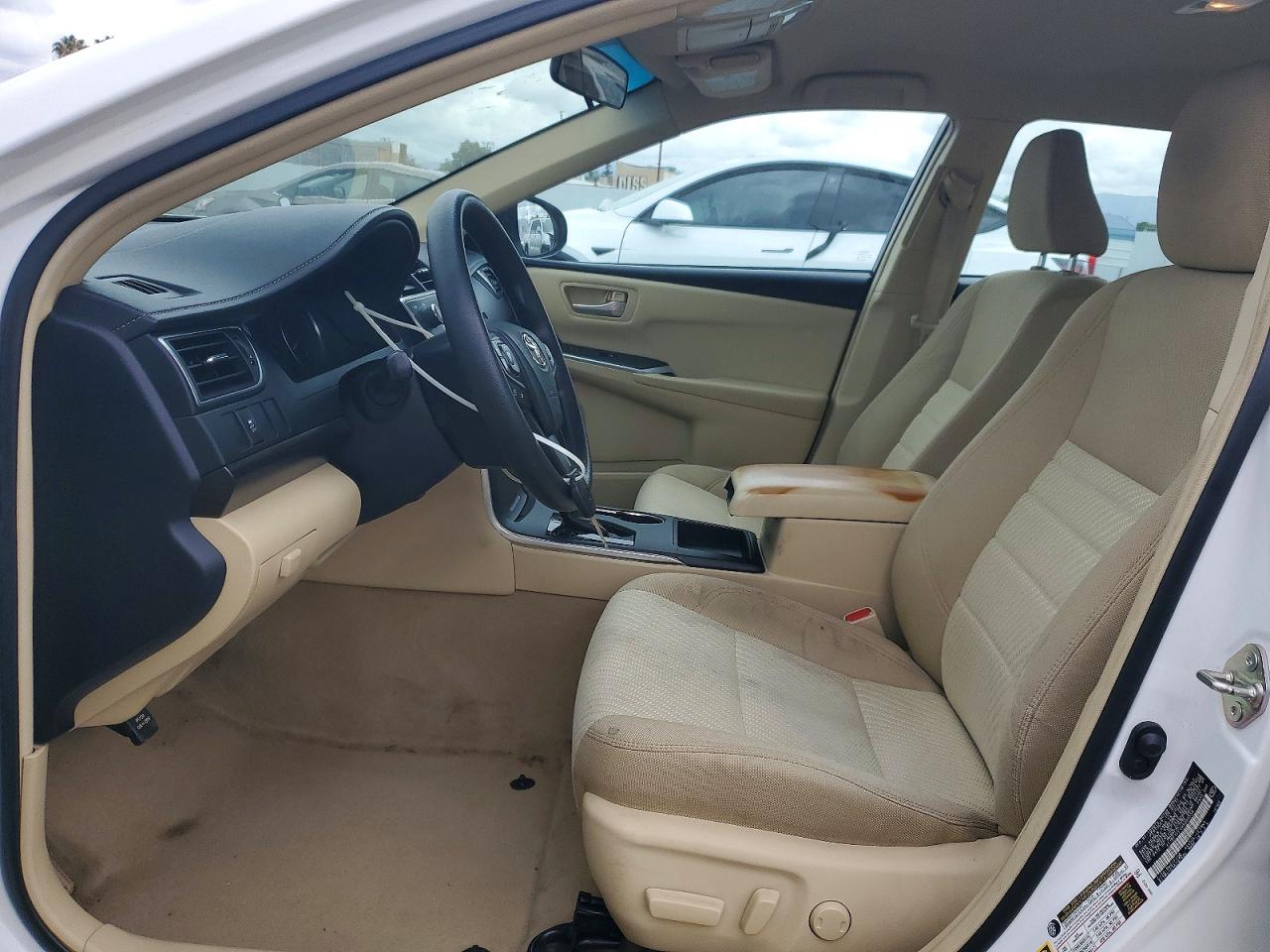2017 TOYOTA CAMRY LE photo 19