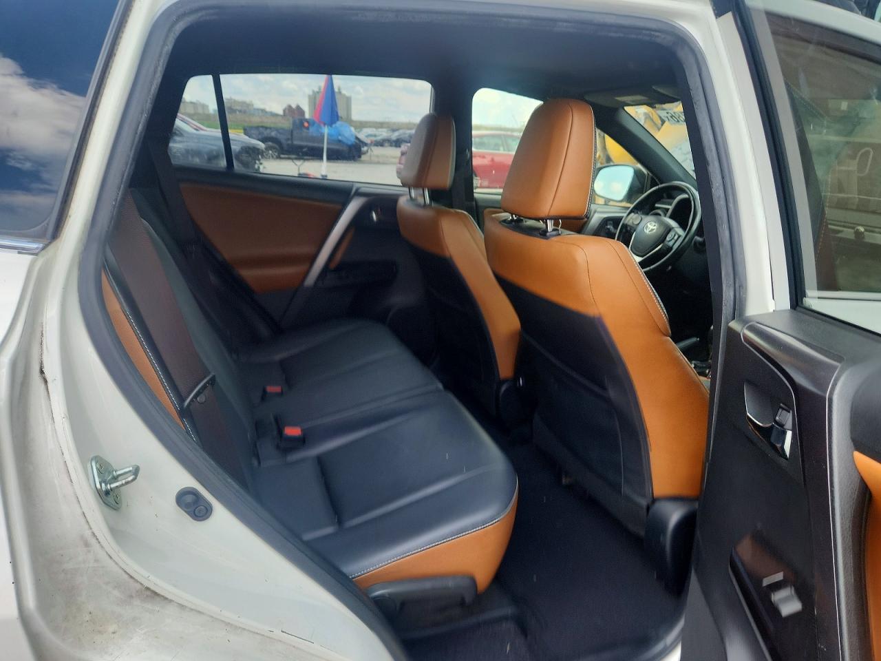 2018 TOYOTA RAV4 SE photo 28