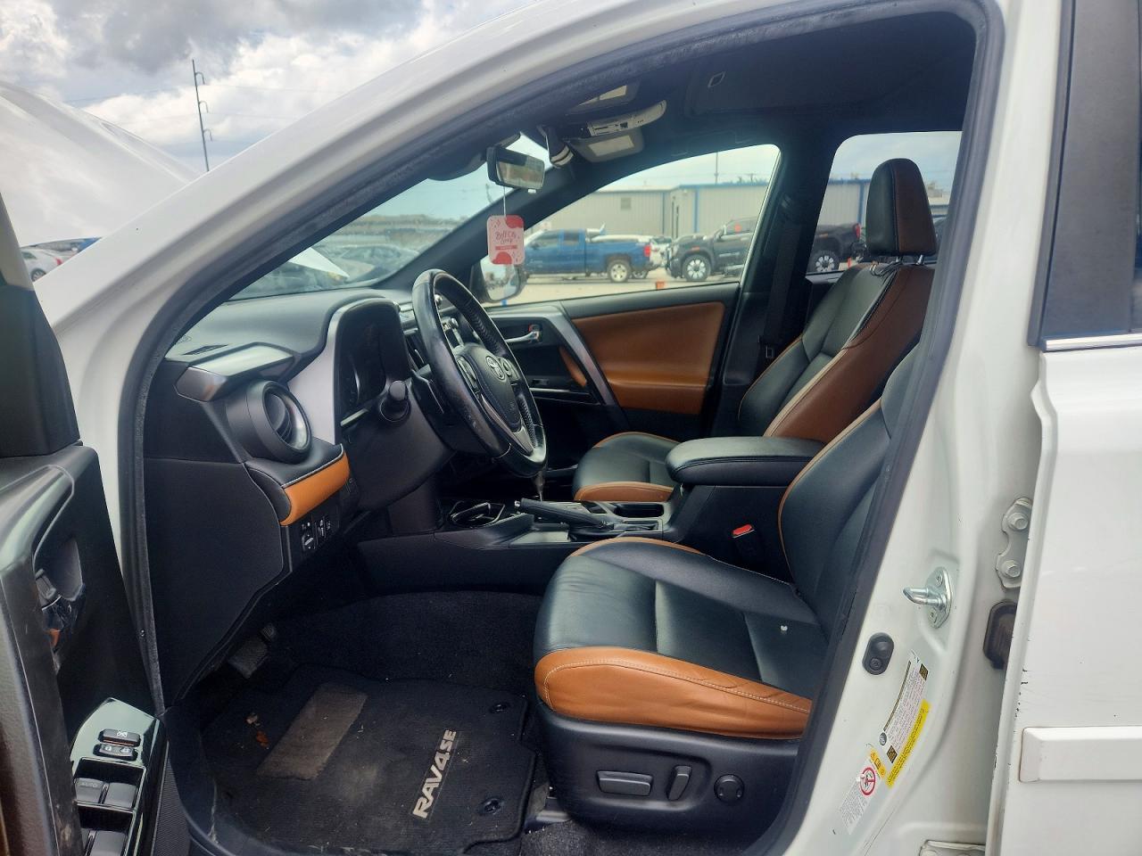 2018 TOYOTA RAV4 SE photo 19
