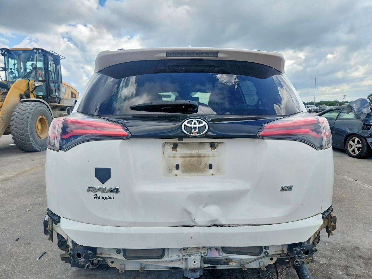 2018 TOYOTA RAV4 SE photo 16
