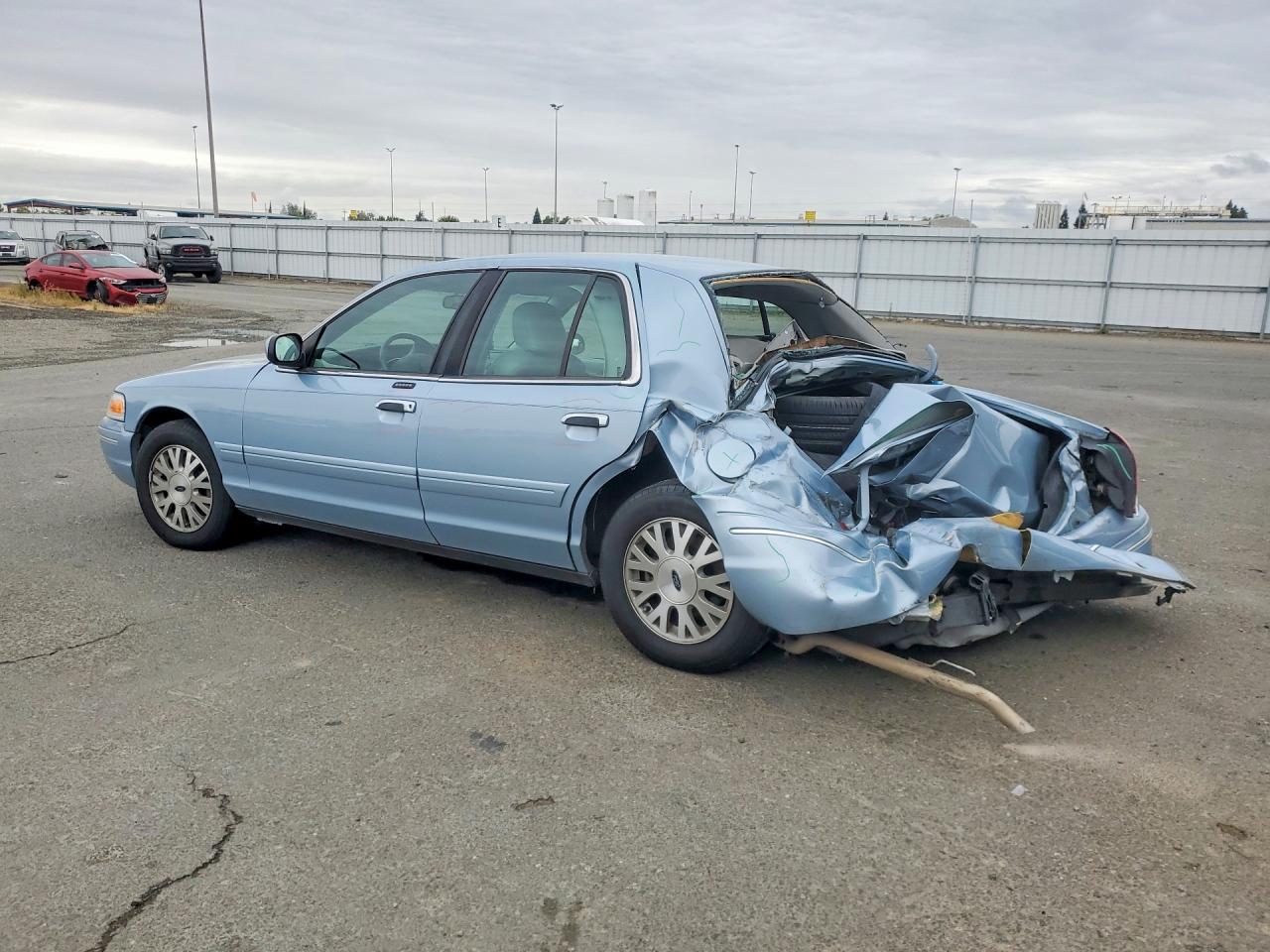 2003 FORD CROWN VICTORIA LX photo 3