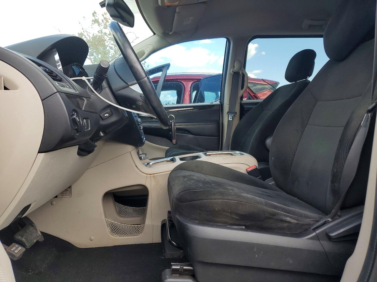 2012 DODGE GRAND CARAVAN SXT photo 13