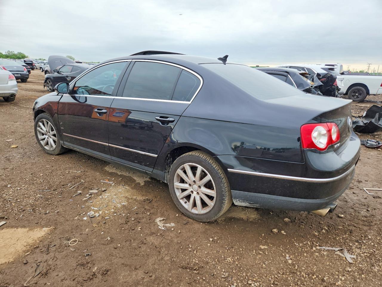 2010 VOLKSWAGEN PASSAT KOMFORT photo 2