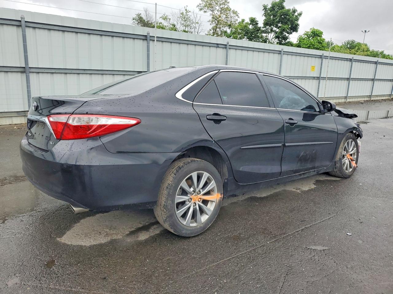 2017 TOYOTA CAMRY XLE photo 3