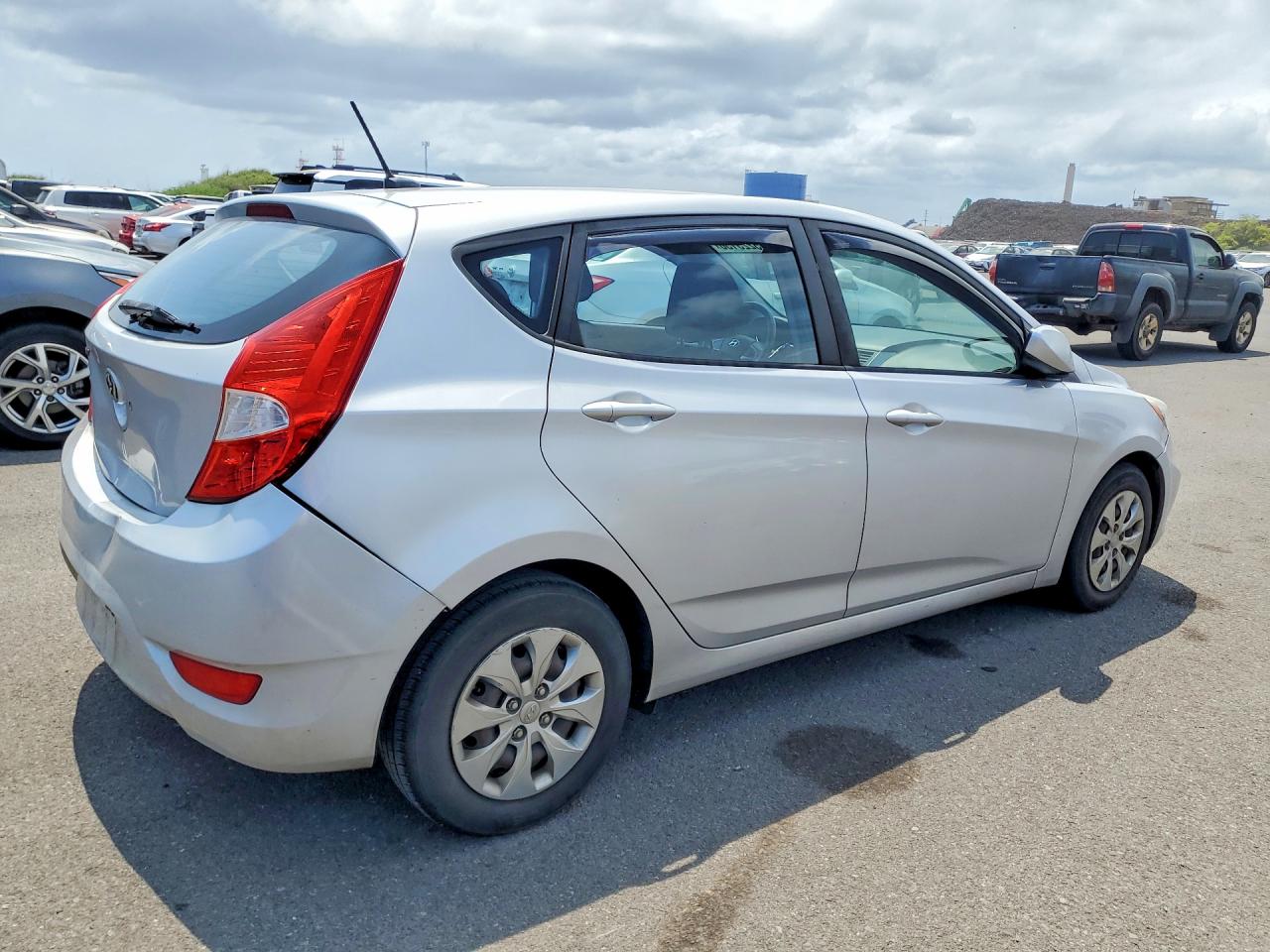 2016 HYUNDAI ACCENT SE photo 3