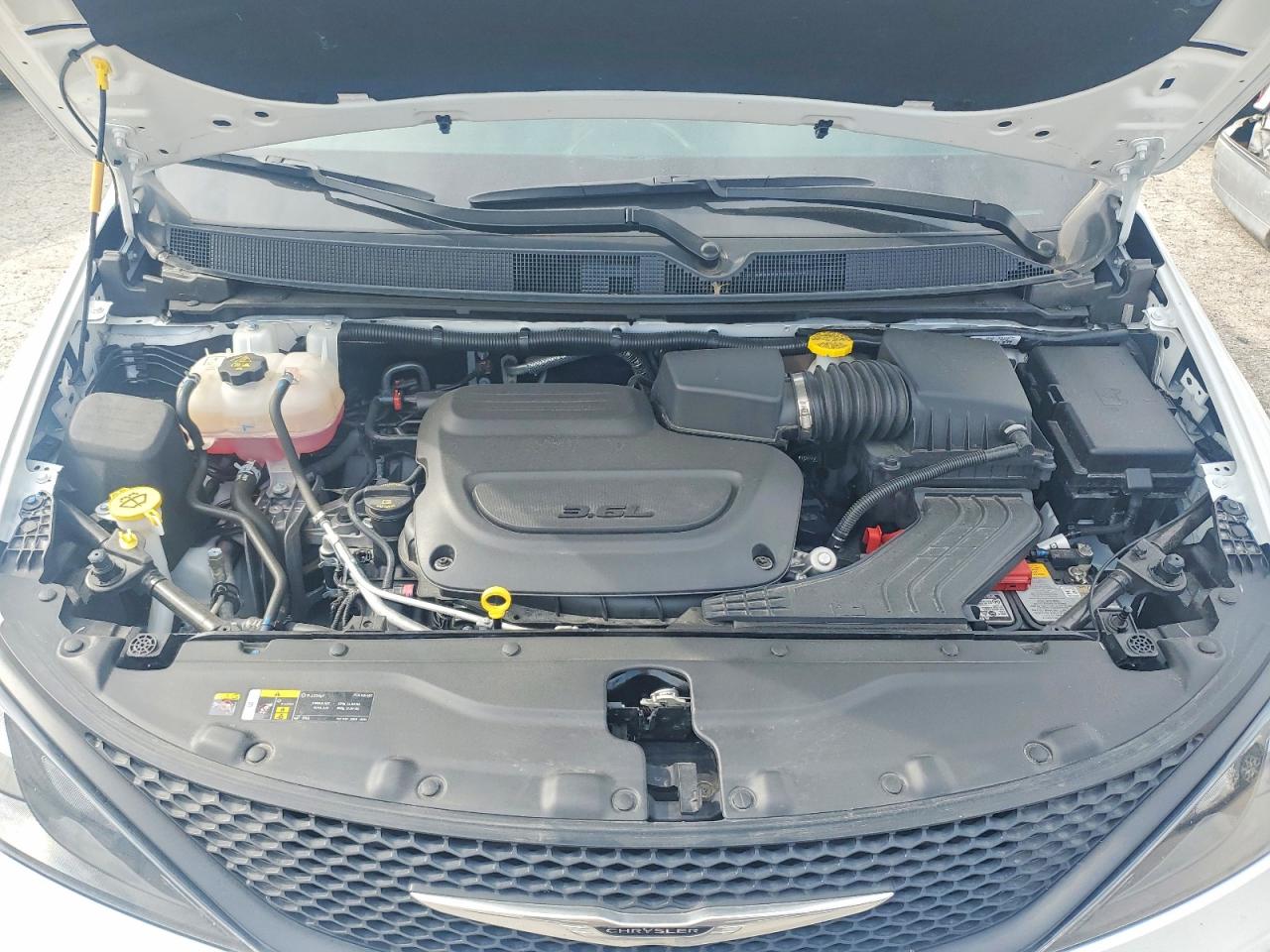 2025 CHRYSLER VOYAGER LX photo 23