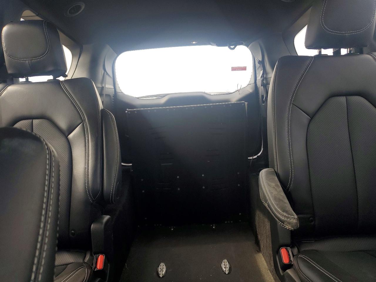 2025 CHRYSLER VOYAGER LX photo 19