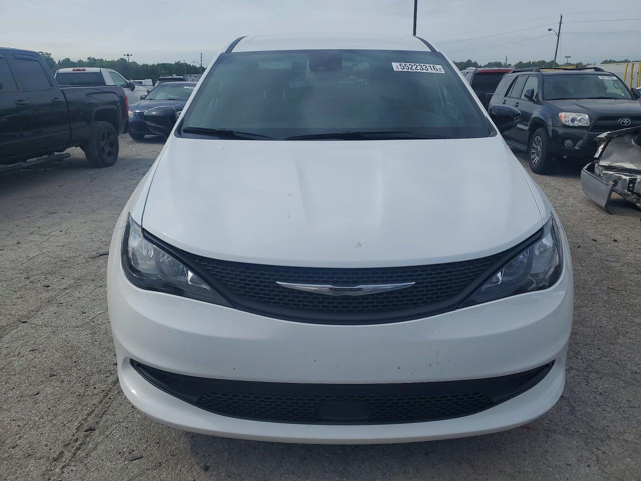 2025 CHRYSLER VOYAGER LX photo 9