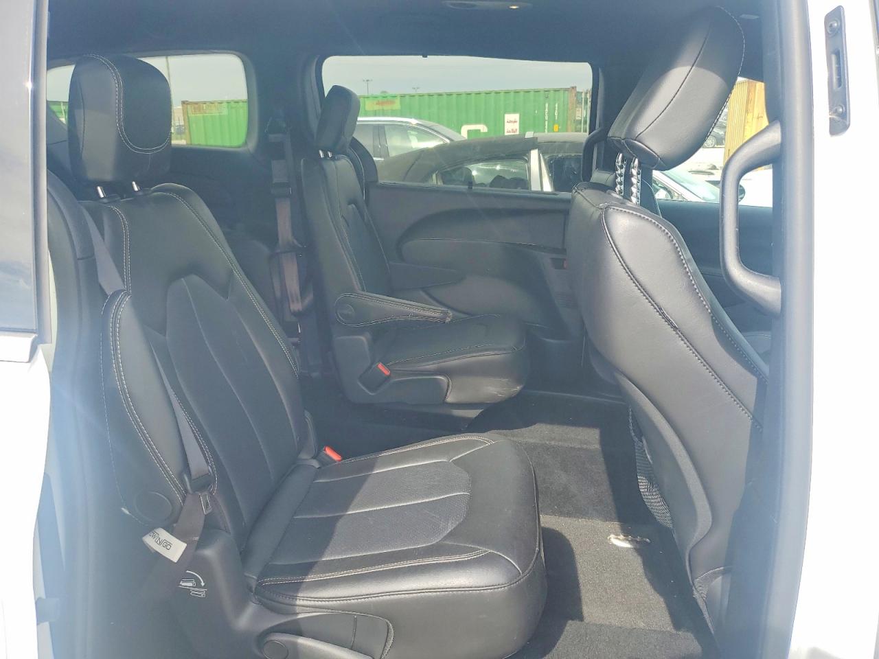 2025 CHRYSLER VOYAGER LX photo 21