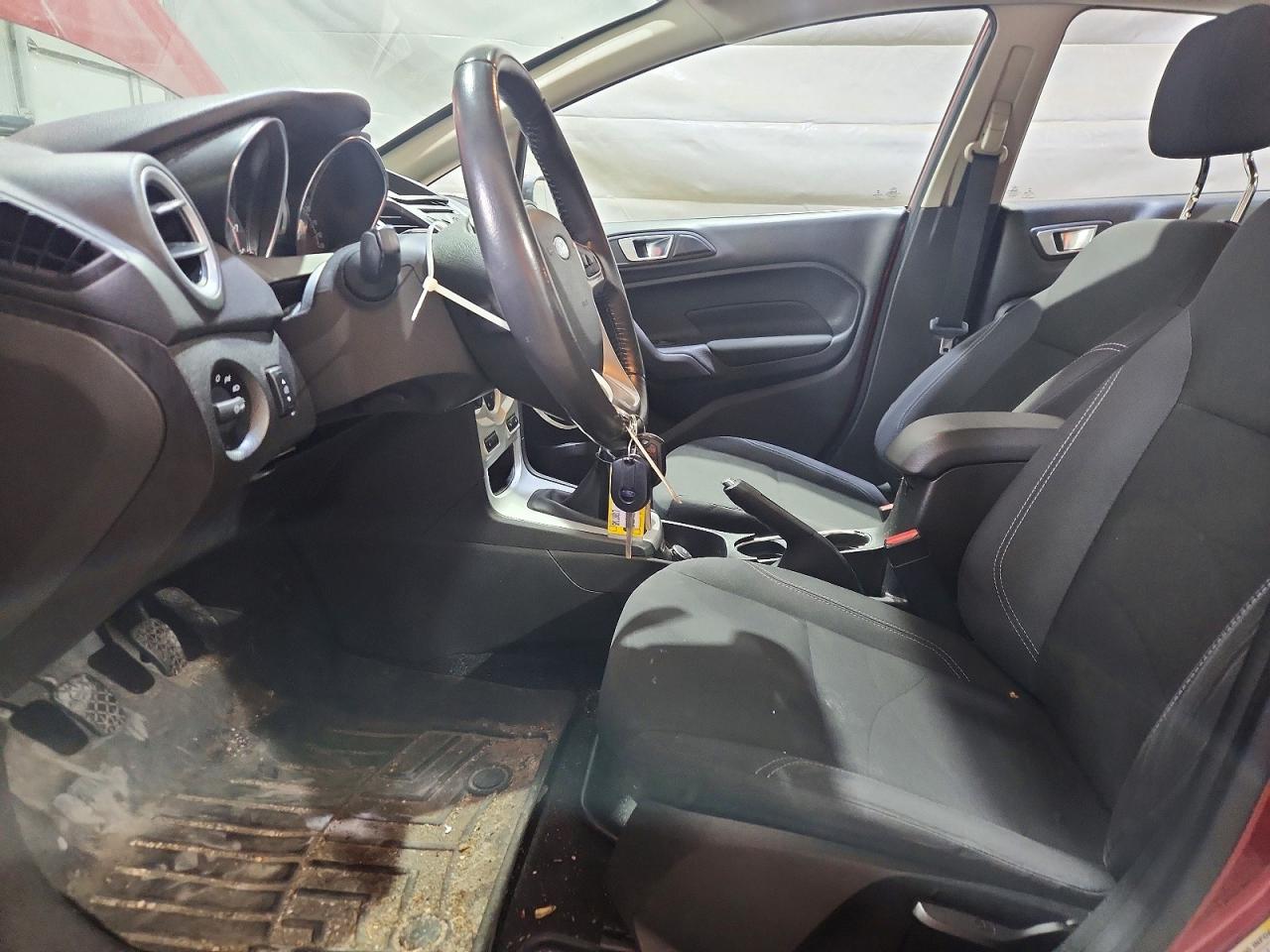 2016 FORD FIESTA SE photo 13