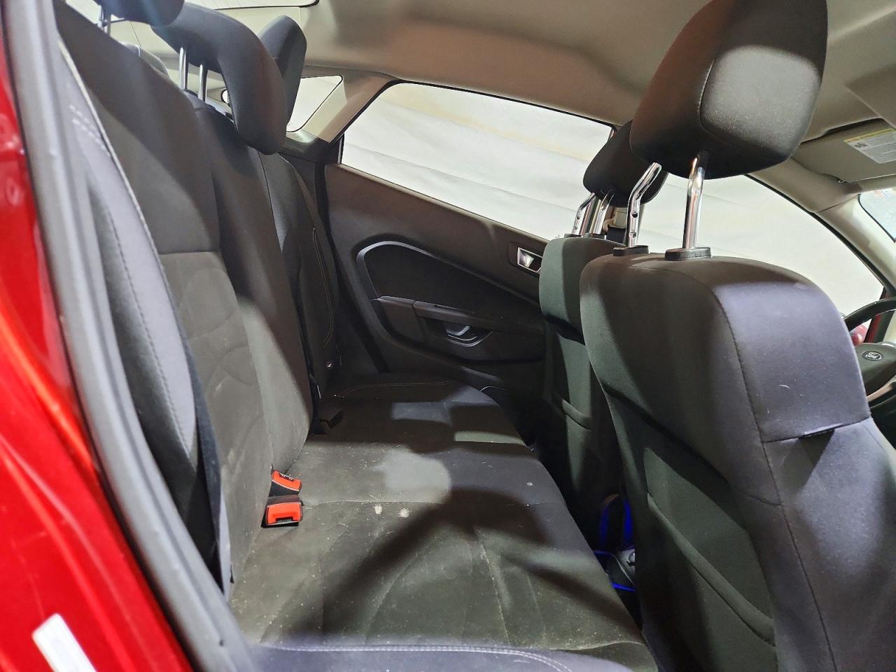 2016 FORD FIESTA SE photo 19