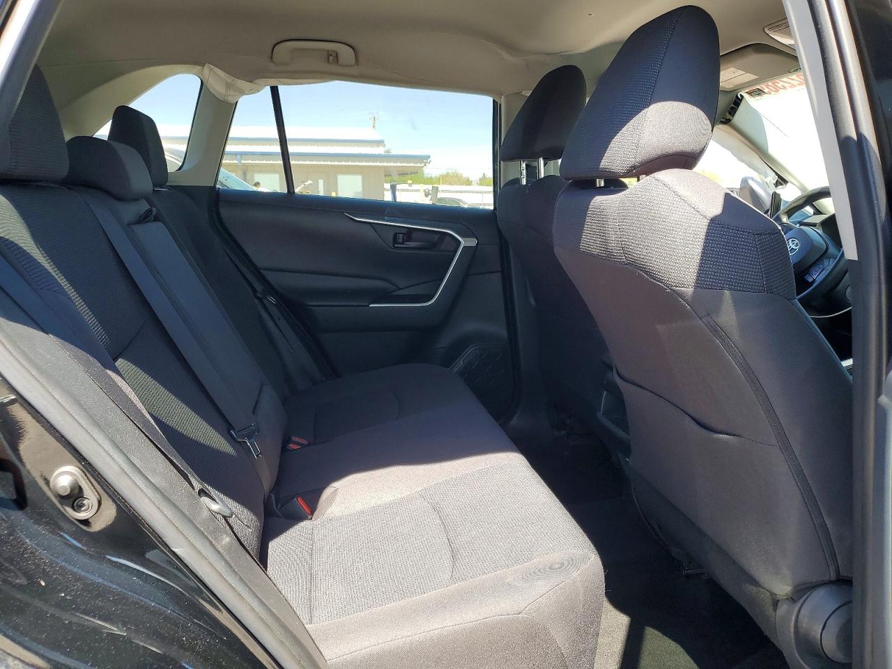 2019 TOYOTA RAV4 LE photo 31