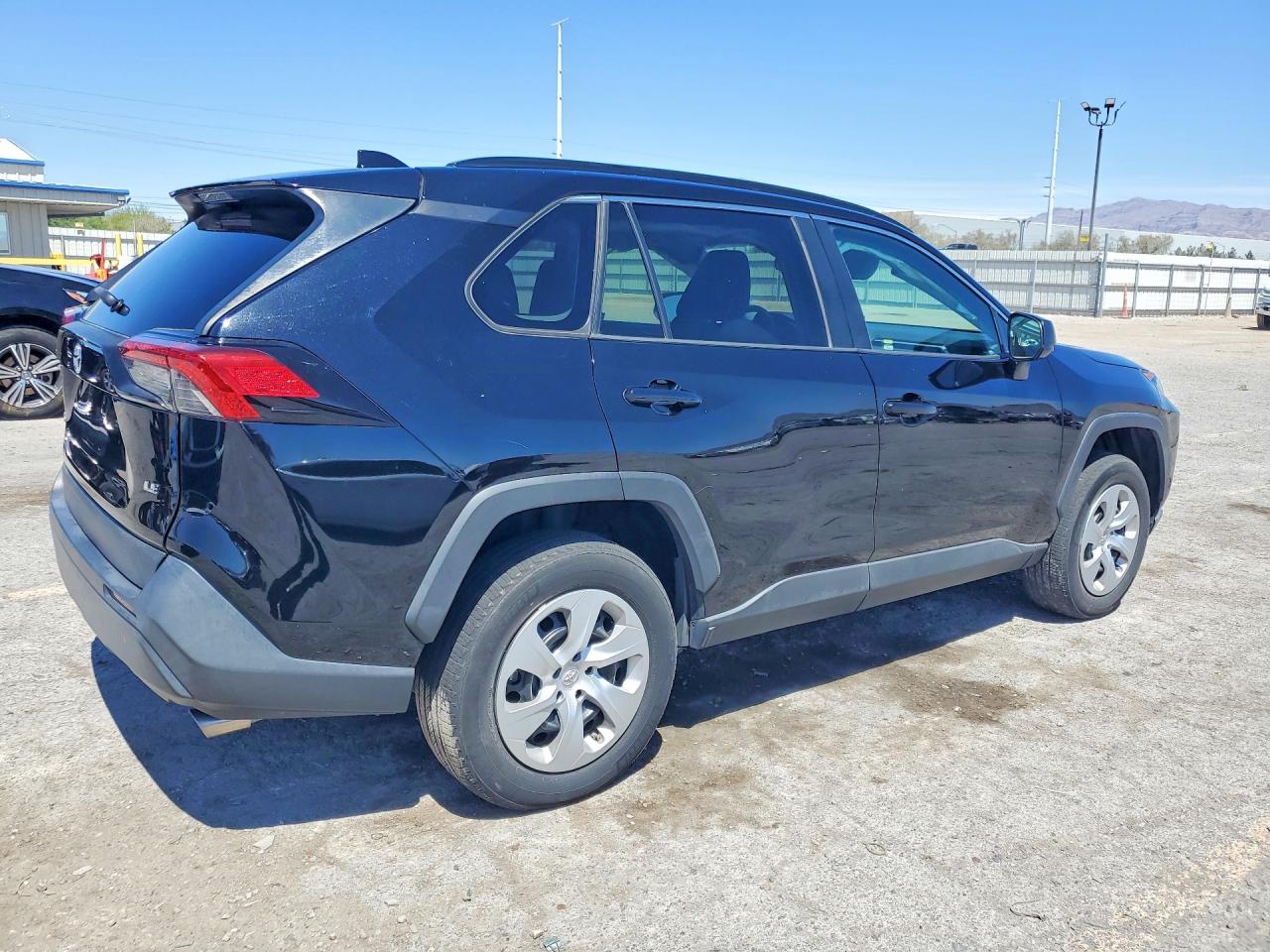 2019 TOYOTA RAV4 LE photo 7