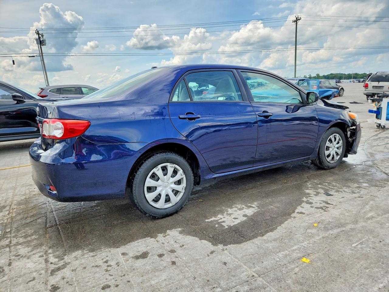 2011 TOYOTA COROLLA LE photo 3