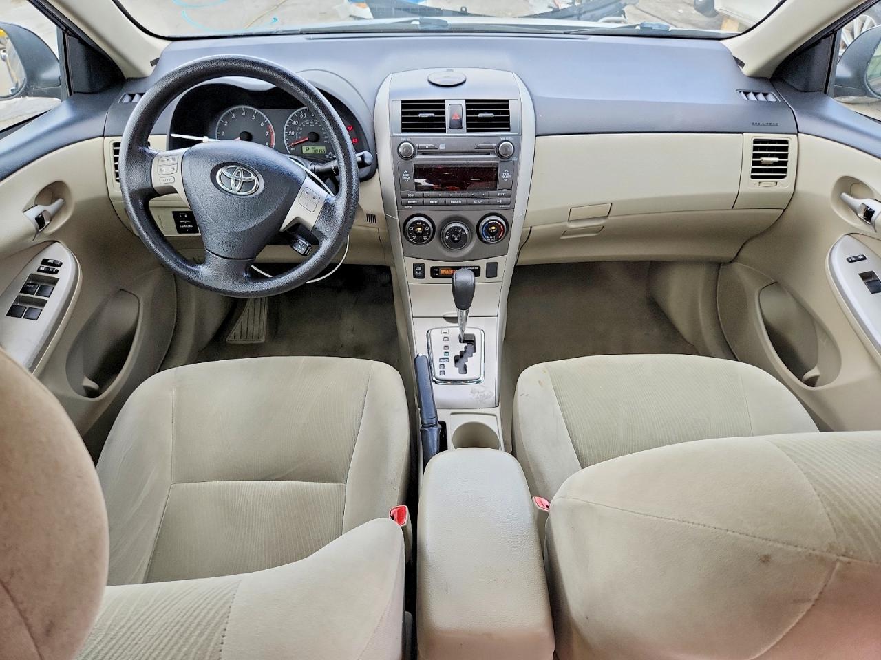 2011 TOYOTA COROLLA LE photo 8