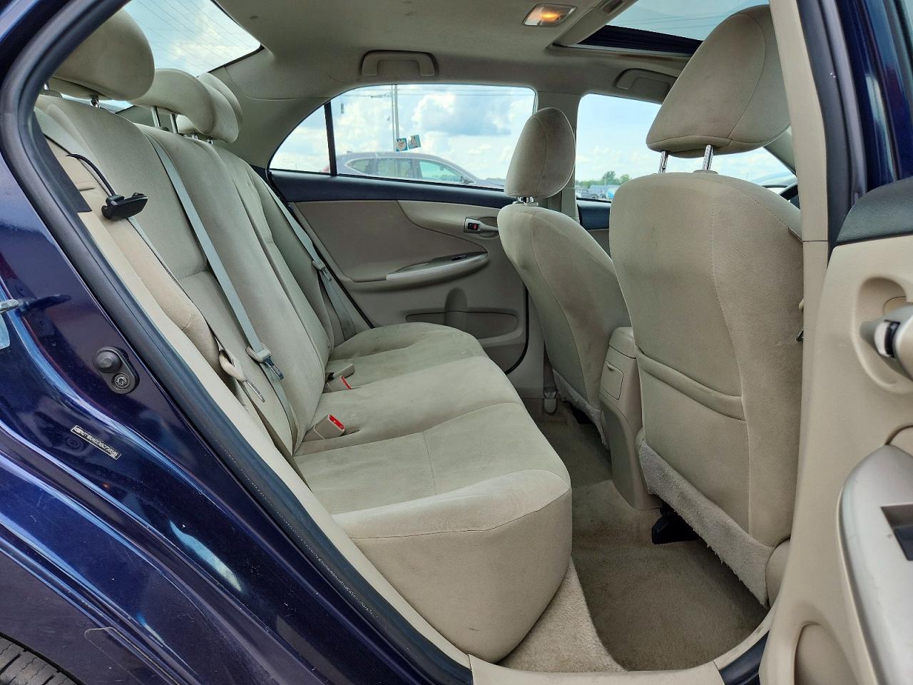2011 TOYOTA COROLLA LE photo 10