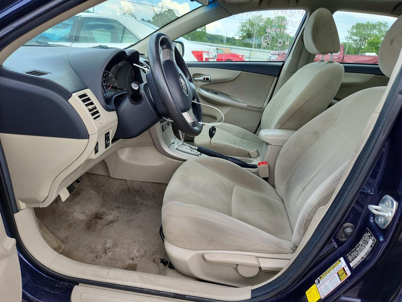 2011 TOYOTA COROLLA LE photo 7