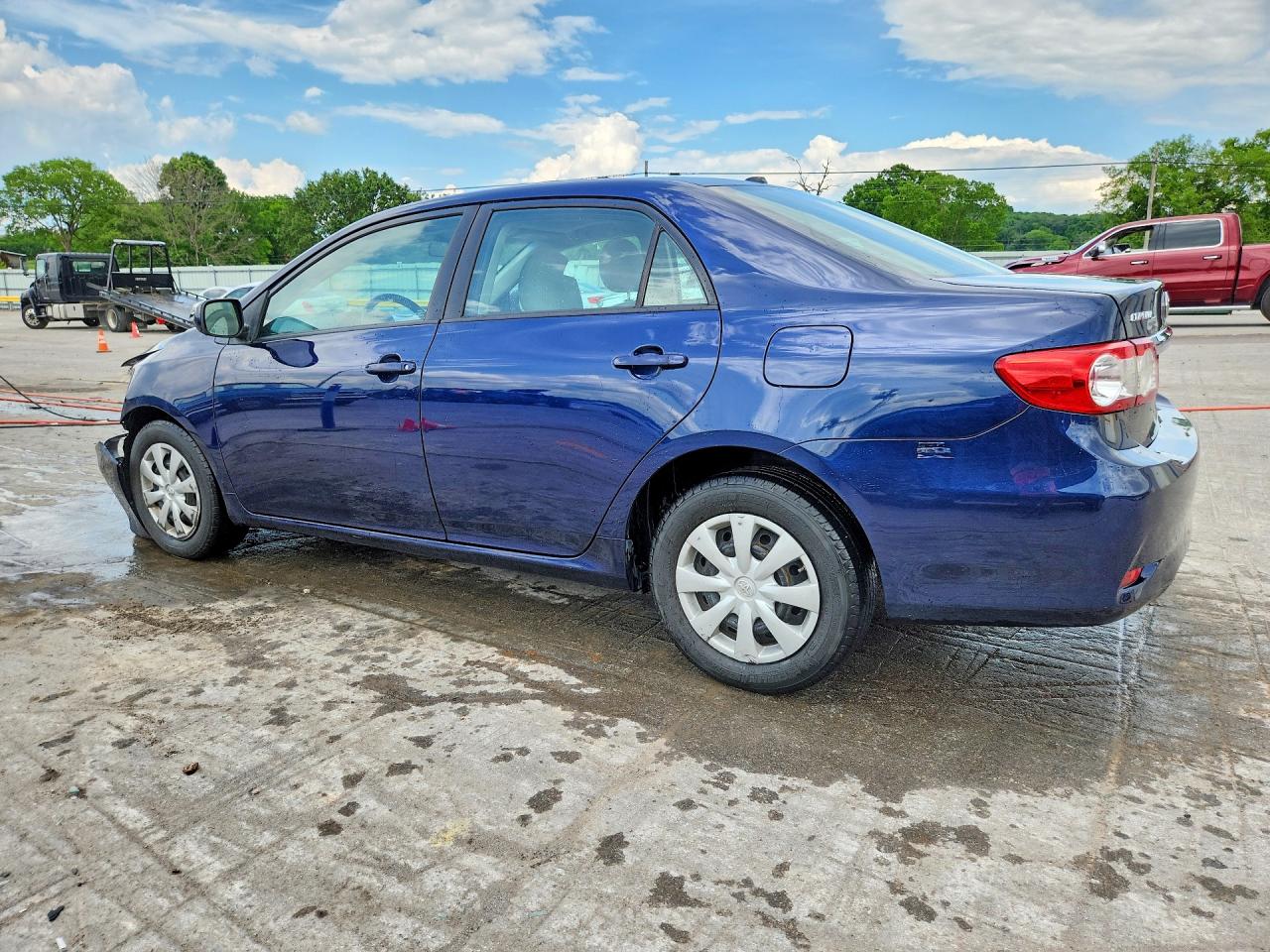2011 TOYOTA COROLLA LE photo 2