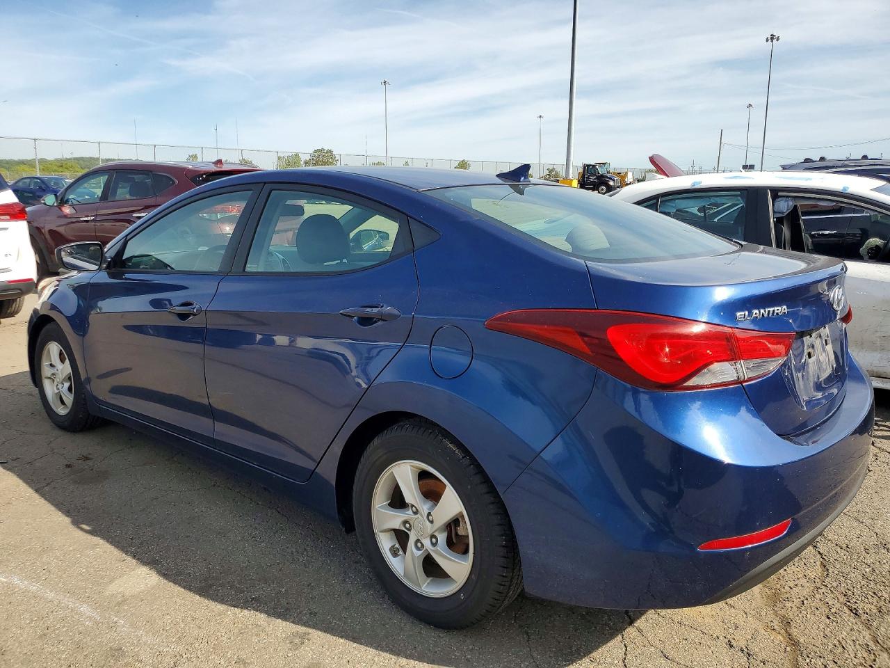 2015 HYUNDAI ELANTRA SE photo 4
