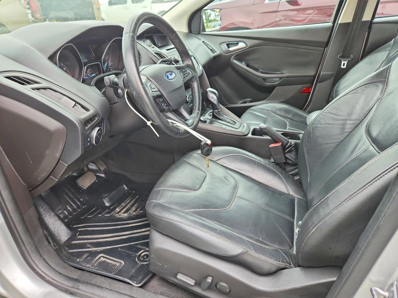 2015 FORD FOCUS SE photo 13