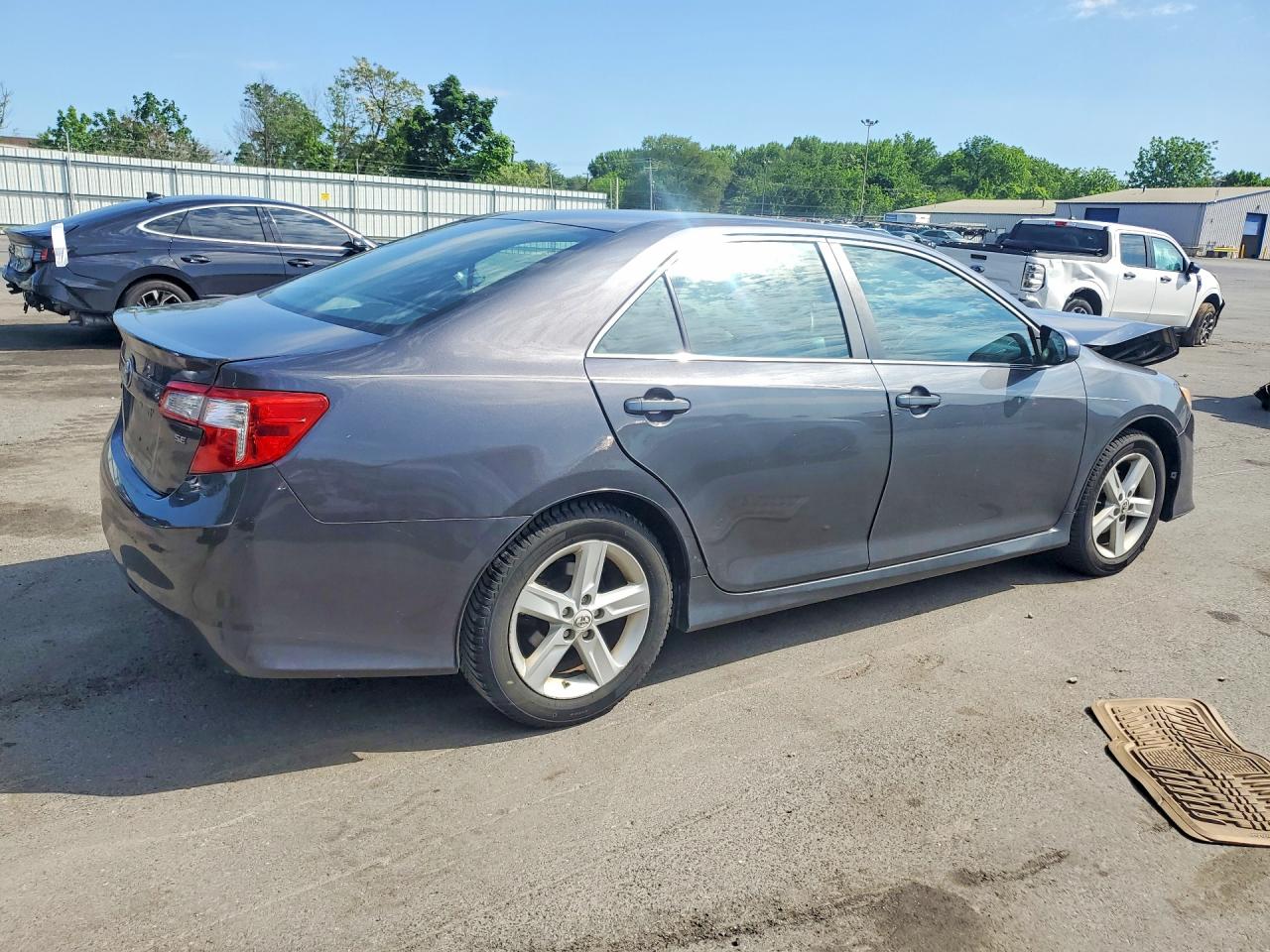 2012 TOYOTA CAMRY SE photo 3