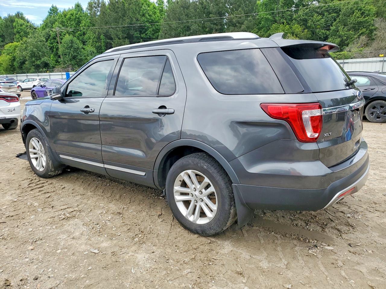2017 FORD EXPLORER XLT photo 4