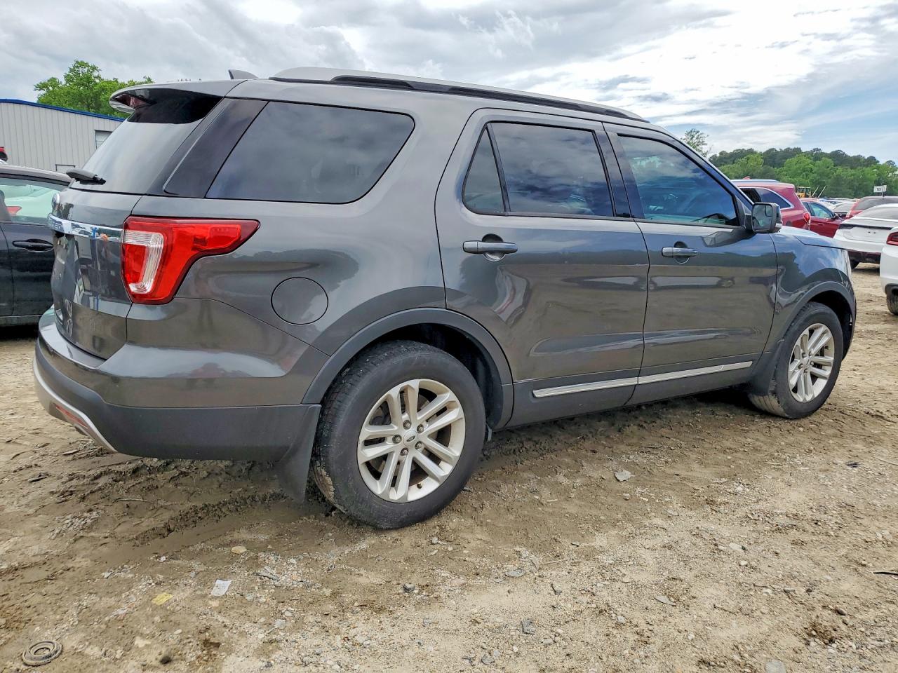 2017 FORD EXPLORER XLT photo 7