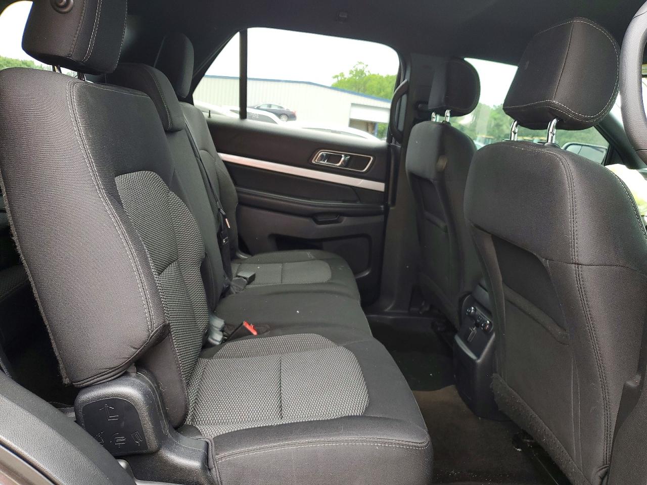 2017 FORD EXPLORER XLT photo 31