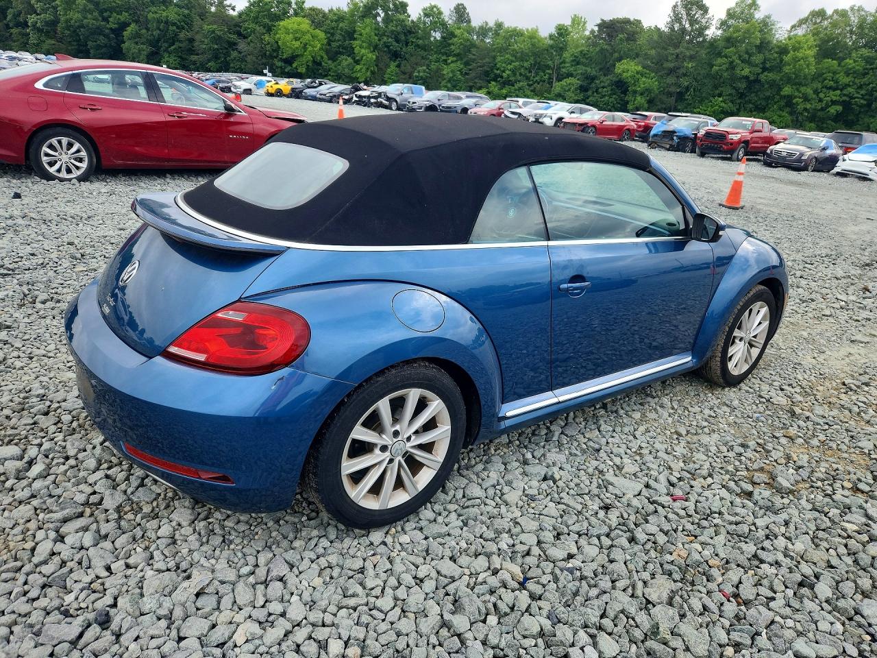 2019 VOLKSWAGEN BEETLE S photo 5