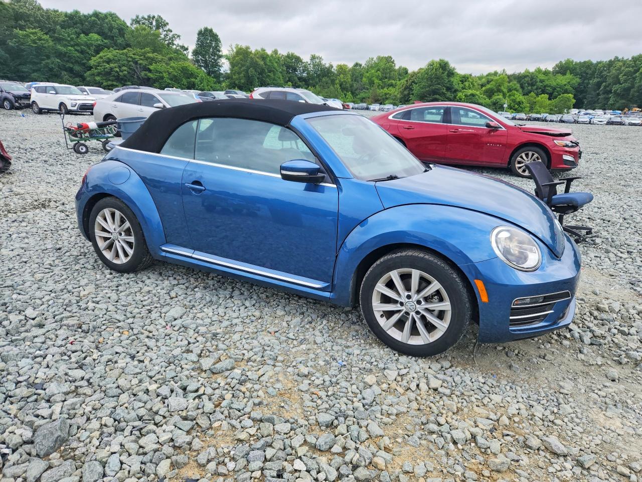 2019 VOLKSWAGEN BEETLE S photo 7