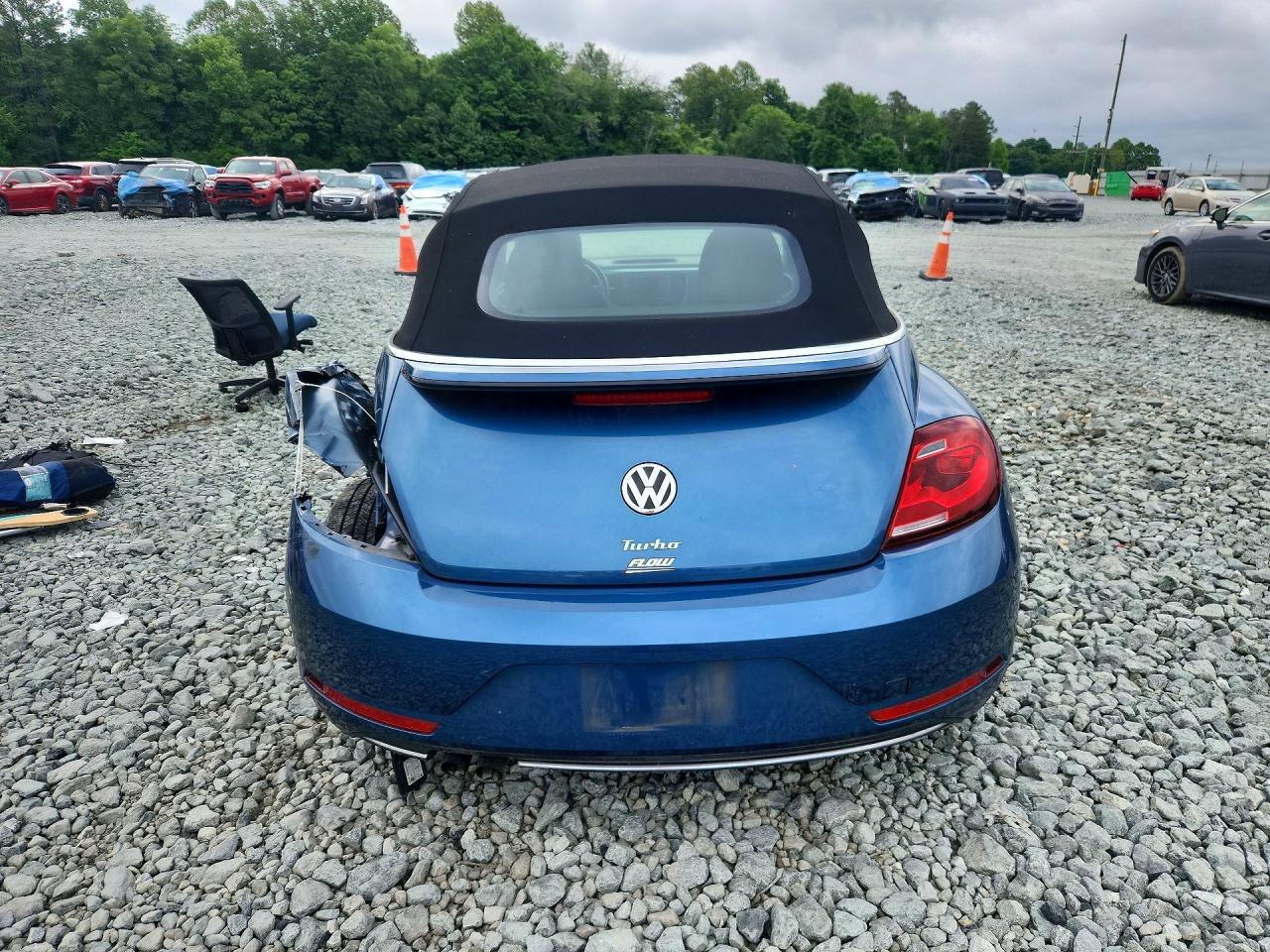 2019 VOLKSWAGEN BEETLE S photo 11