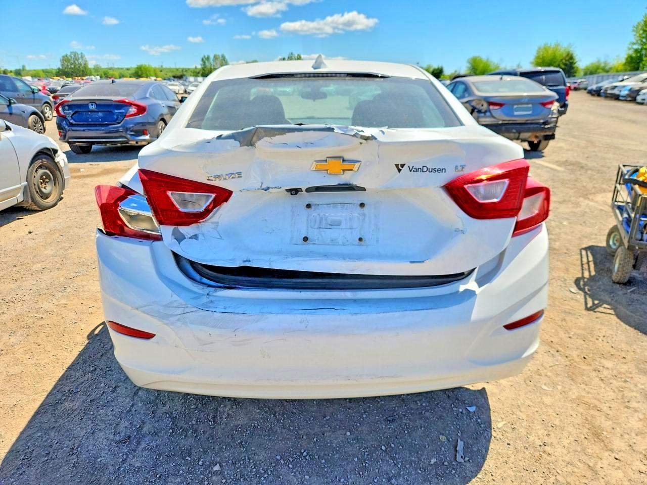 2016 CHEVROLET CRUZE LT photo 11