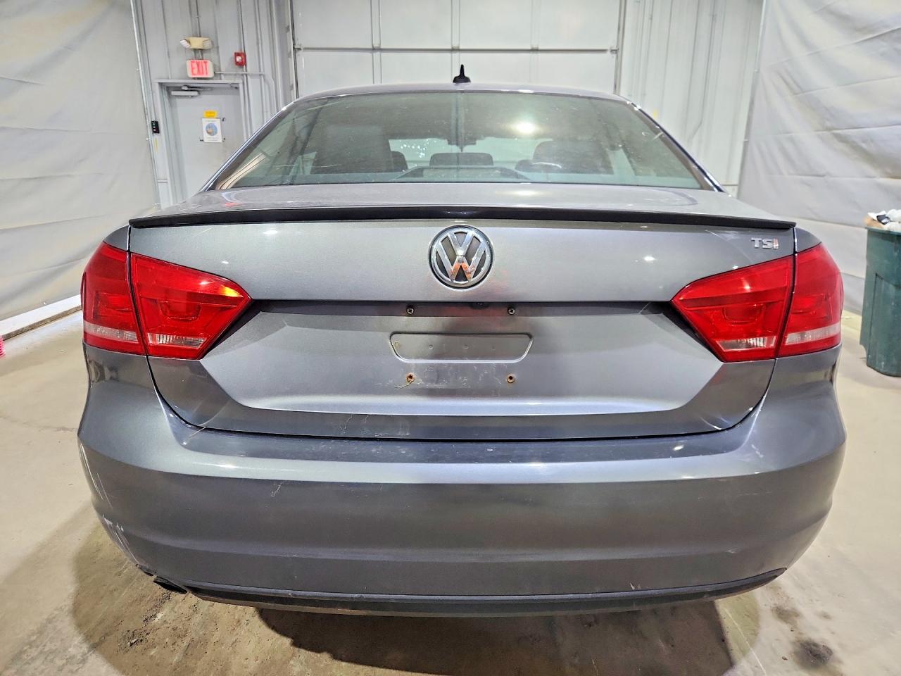 2015 VOLKSWAGEN PASSAT S photo 11