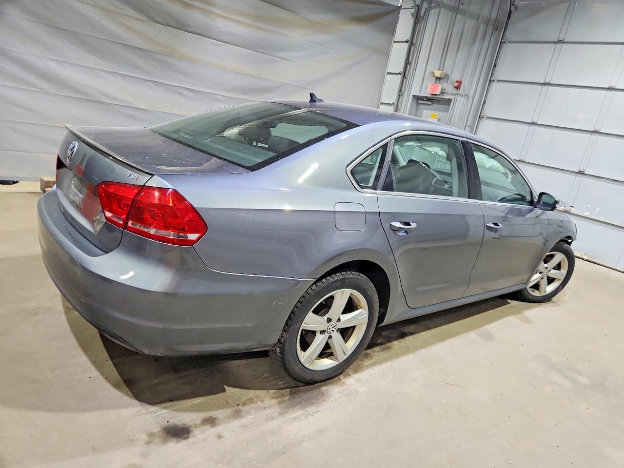 2015 VOLKSWAGEN PASSAT S photo 5