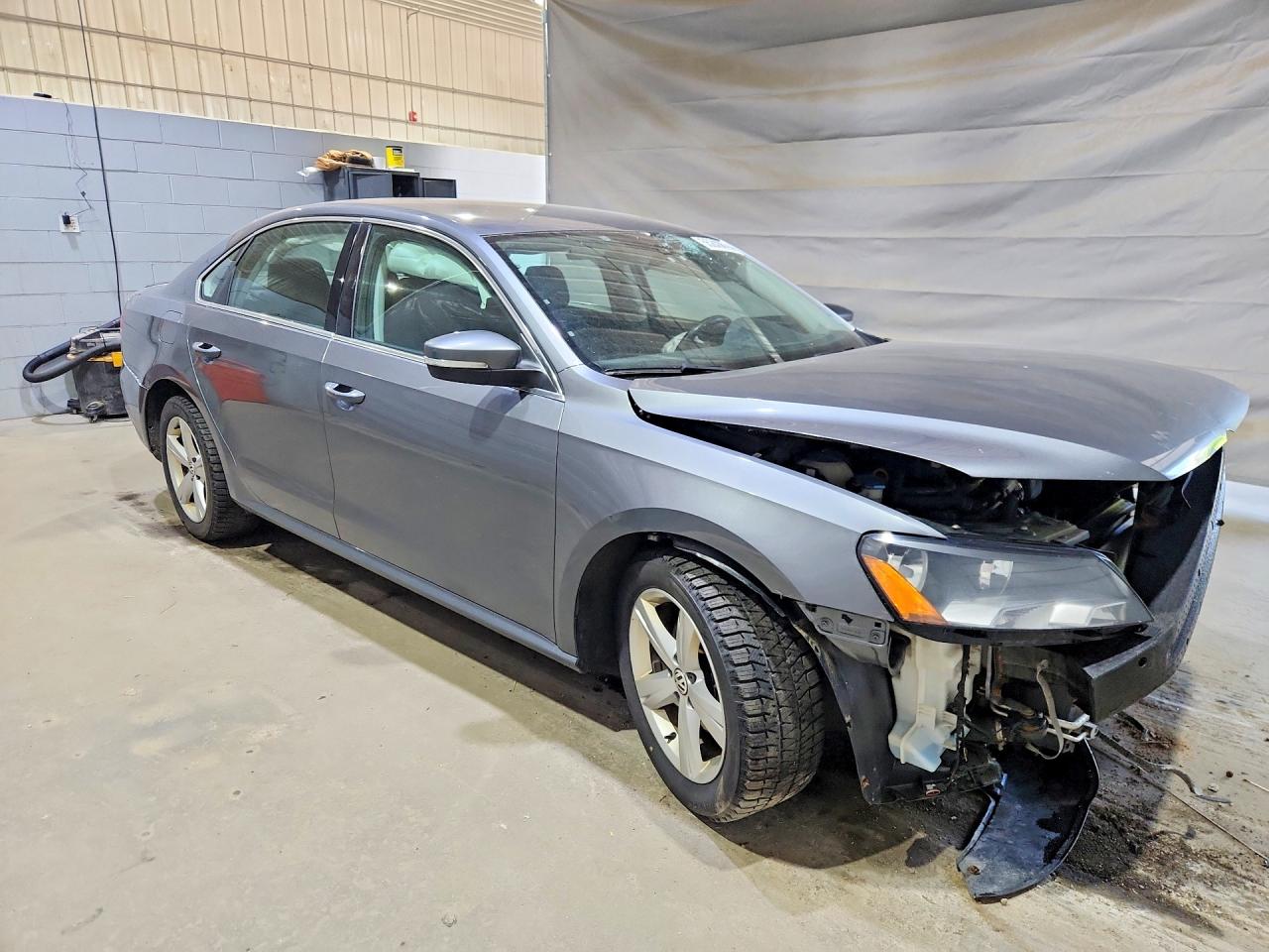 2015 VOLKSWAGEN PASSAT S photo 7