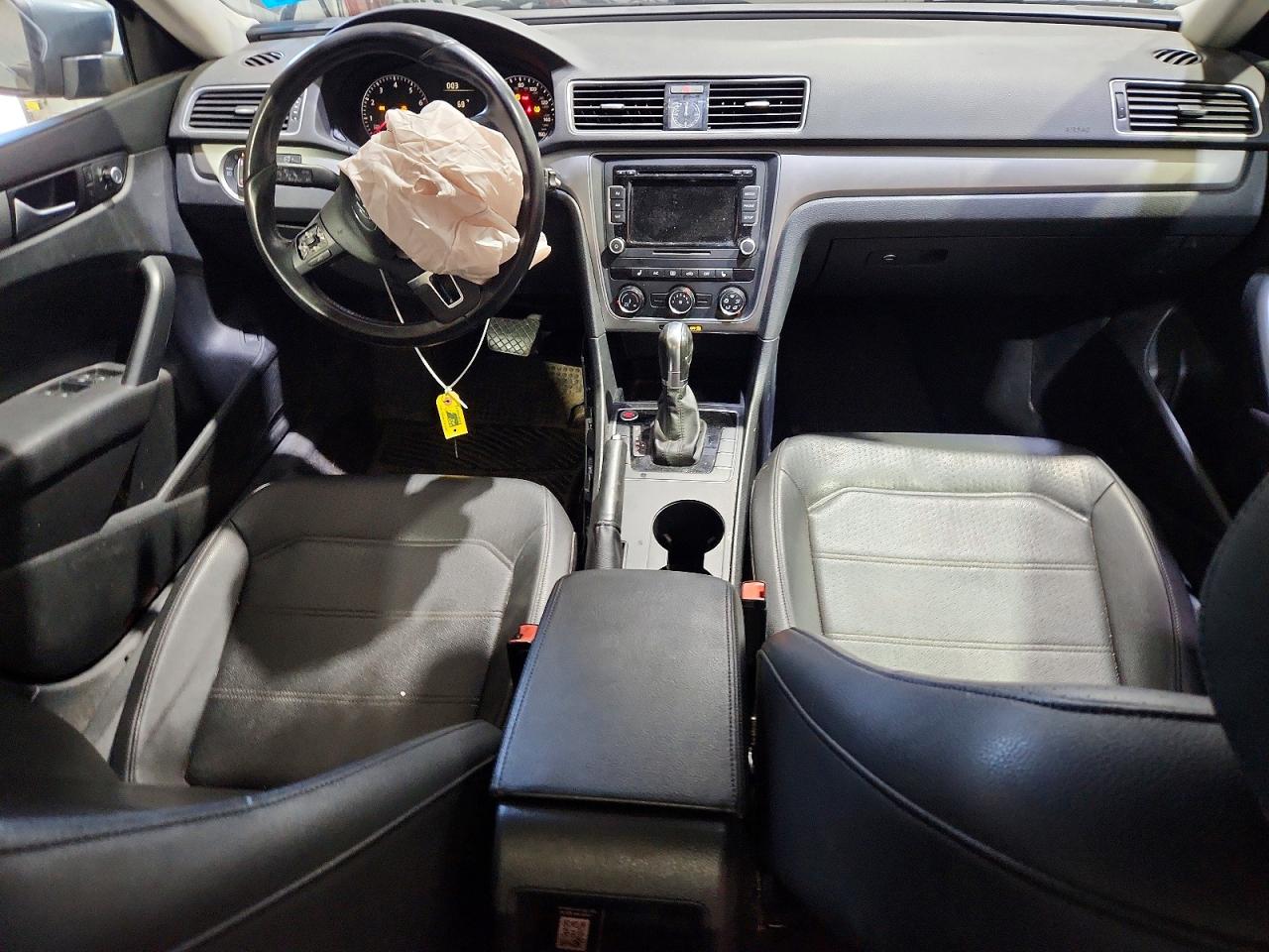 2015 VOLKSWAGEN PASSAT S photo 15