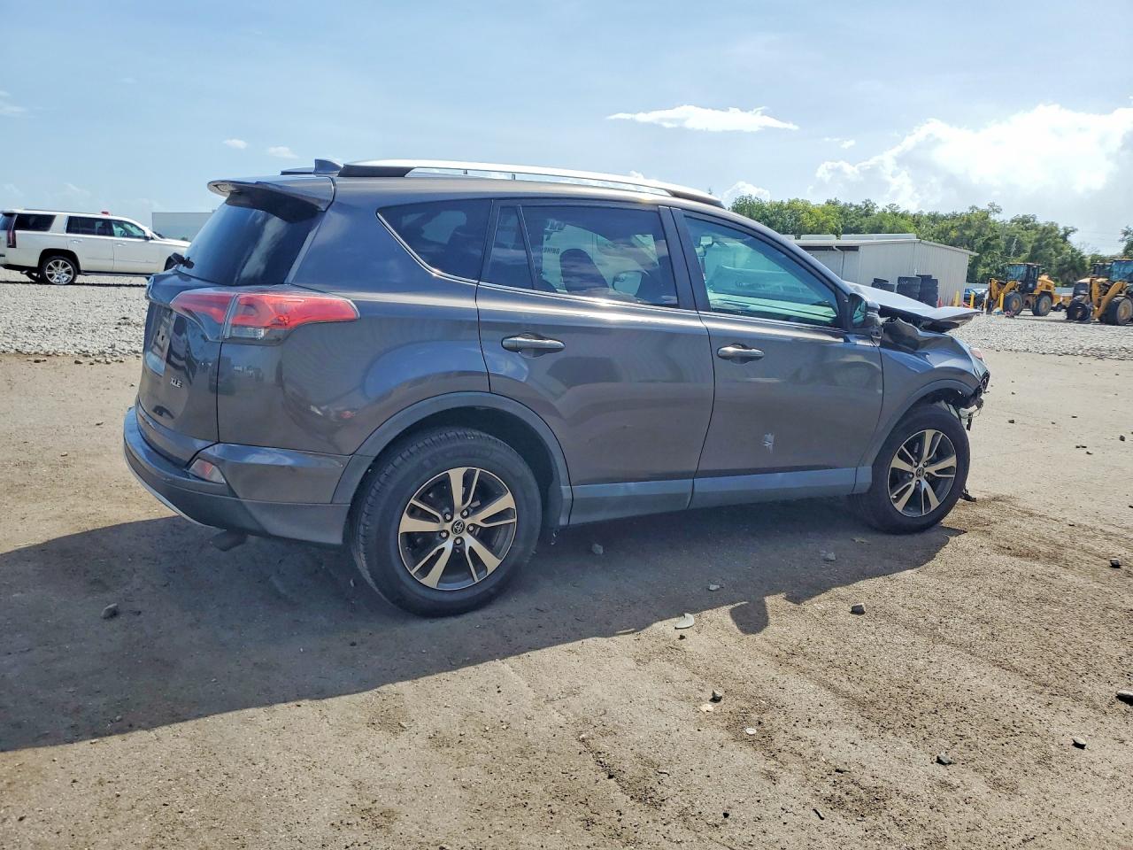 2016 TOYOTA RAV4 XLE photo 5