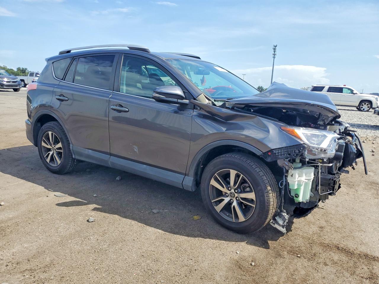 2016 TOYOTA RAV4 XLE photo 7