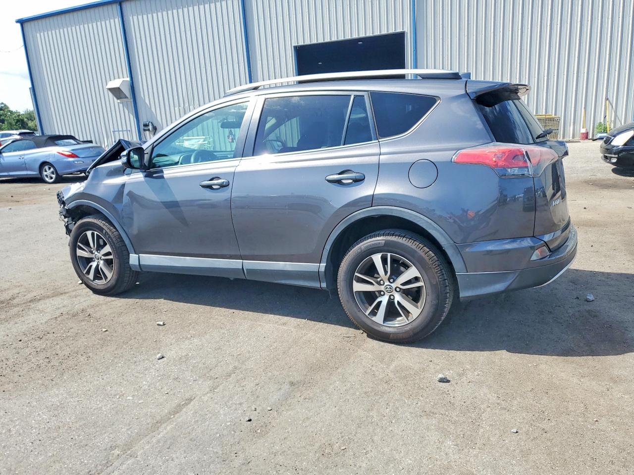 2016 TOYOTA RAV4 XLE photo 3