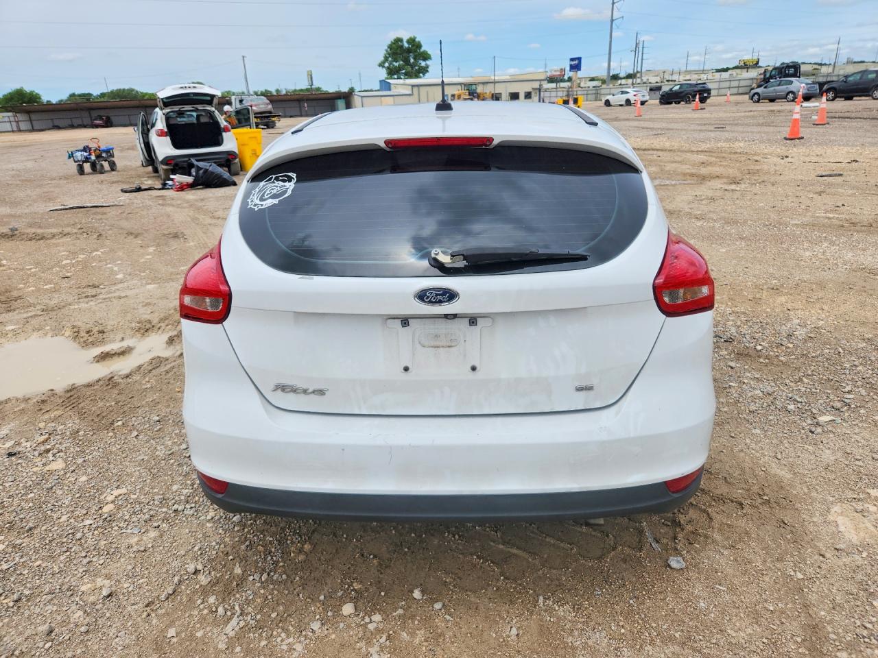 2018 FORD FOCUS SE photo 16