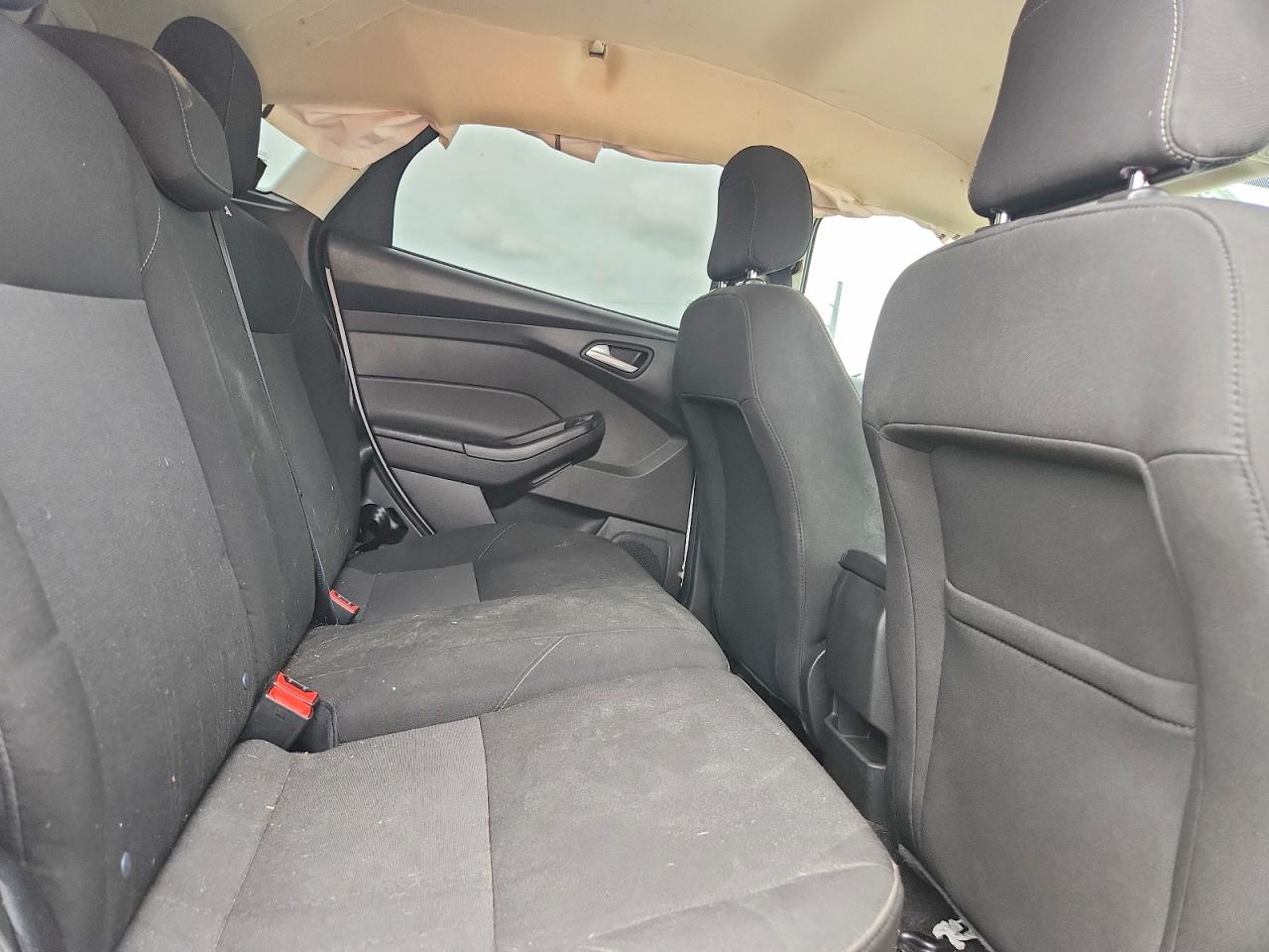 2018 FORD FOCUS SE photo 28