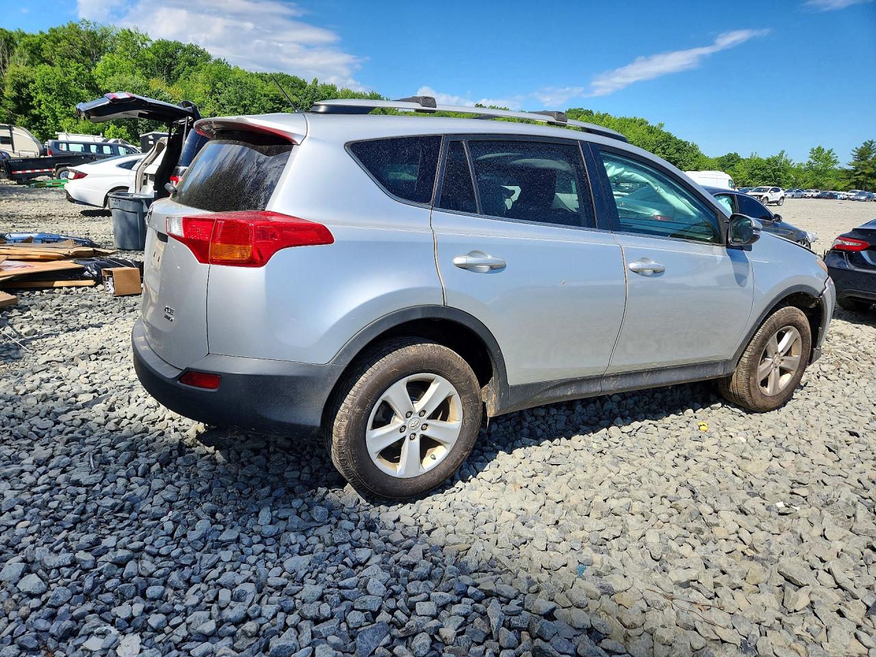 2014 TOYOTA RAV4 XLE photo 5