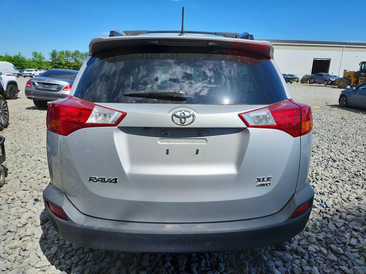 2014 TOYOTA RAV4 XLE photo 11