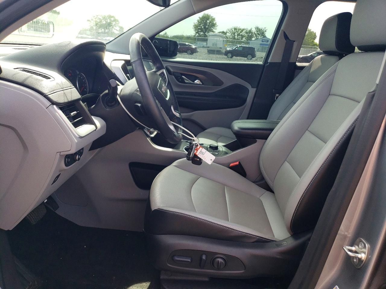 2024 GMC TERRAIN SLT photo 13