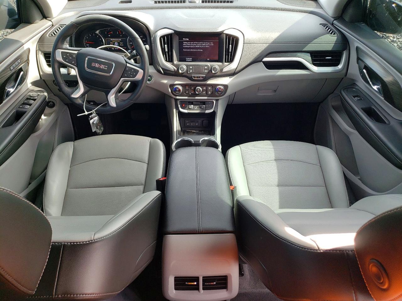 2024 GMC TERRAIN SLT photo 15