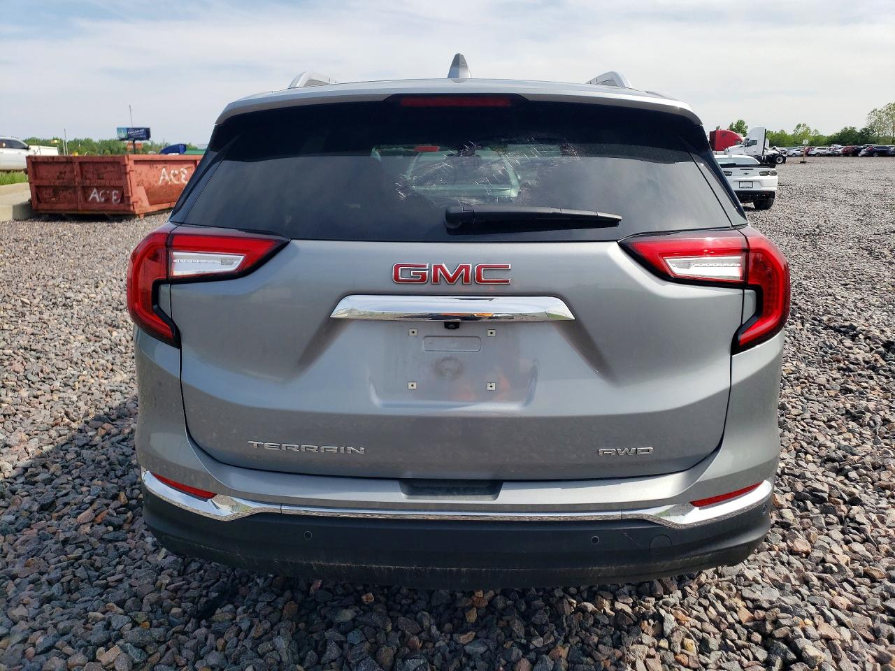 2024 GMC TERRAIN SLT photo 11